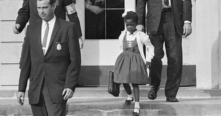 Ruby Bridges, nel 1960 viene scortata dalla FBI per andare a scuola